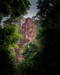 Obraz premium Ancient temples of the abandoned city of Angkor, near the city of Siem Reap, Cambodia