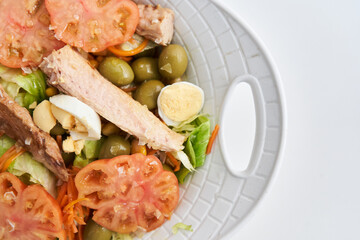 Ensalada saludable con tomate