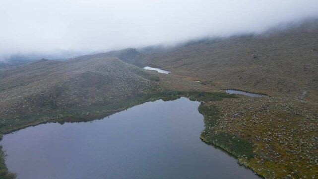Laguna en Reserva Natural de Sumapaz 4K