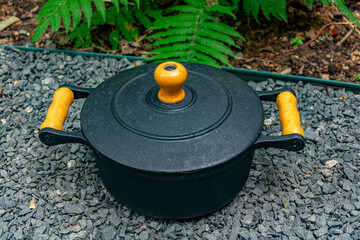 panela de ferro com tampa