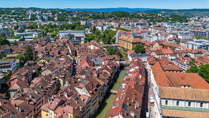 Obraz premium Aerial view of the River Thiou in Annecy, a lakeside city located in Haute-Savoie, Auvergne-Rhônes-Alpes, France
