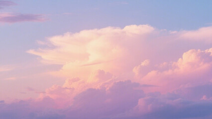Naklejka premium Serene twilight sky in pastel tones with fluffy clouds and warm glow