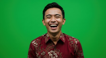 Fototapeta premium A vibrant, smiling individual ideal for promotional videos, marketing campaigns, and positive brand content in diverse digital platforms.