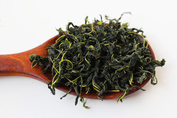 Dried mulberry leaves, commonly used for herbal tea and traditional remedies.