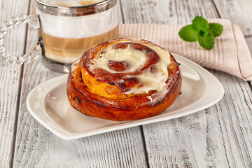 Glazed cinnabon swirl with icing