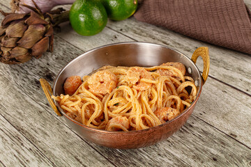 Pasta spaghetti with prawn and cream