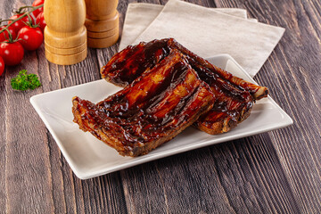 Grilled pork ribs with barbecue sauce