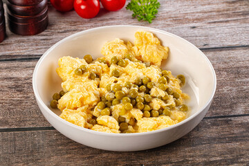 Scrambled egg omelet with green peas