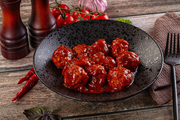 Beef meatballs with tomato sauce