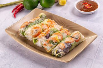 Vietnamese spring roll with prawn
