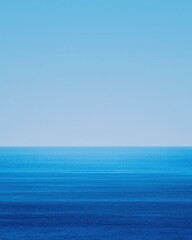 Obraz premium Minimalist Seascape with Calm Ocean and Clear Sky 