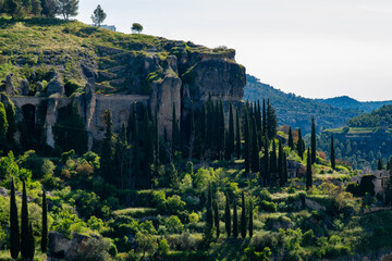 Vista de la ciudad medieval de Cuenca, situada en los acantilados en España.	
