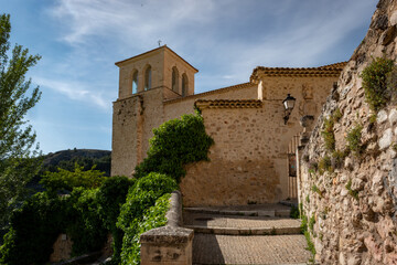 Vista de la ciudad medieval de Cuenca, situada en los acantilados en España.	
