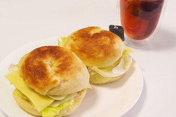 Breakfast at Home: Bagel Sandwich & Hot Tea｜ベーグルサンドと紅茶の朝ごはん