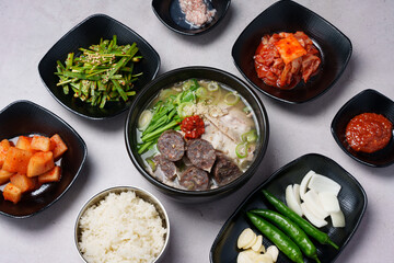 순대국밥, 내장국밥은 한식을 대표하는 패스트푸드이다.