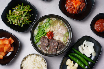 순대국밥, 내장국밥은 한식을 대표하는 패스트푸드이다.