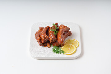 돼지고기 갈비를 매콤한 양념에 넣고 조리한 매콤 돼지갈비찜