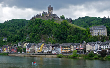Obraz premium Reichsburg in Cochem an der Mosel; Rheinland Pfalz; Deutschland