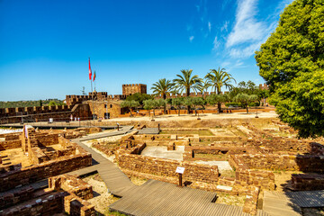 Besuch der der ehemaligen historische Hauptstadt der Algarve Silves am Rio Arade mit ihrer...