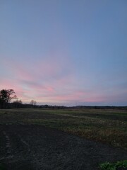 Obraz premium Morning sky above rural horizon