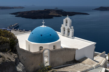 Kirche der Drei Glocken von Fira, Fira, Santorin, Kykladeninsel, Griechenland, 20.05.2025 < english> Church of the Three Bells of Fira, Fira, Santorini, Cyclades, Greece, May 20, 2025
