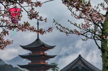 uno scorcio di una cittadina sull'isola di Miyajima in Giappone 