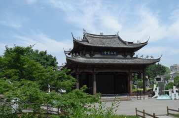 Obraz premium chinese pavilion in the park