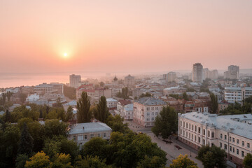 Fototapeta premium stunning view of saratovs urban infrastructure featuring prominent architectural element silhouetted against