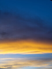 Obraz premium Golden twilight sky with faint cloud streaks.Color-splashed at sunset with warm hues. 