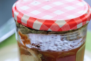 schimmelnde und verdorbene Lebensmittel Konfitüre