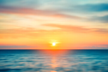Naklejka premium Blurred defocused sunset sky and ocean nature background.