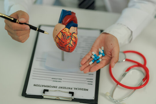 A cardiology specialist provides guidance on heart care and prevention strategies to reduce the risk of cardiovascular disease and artery blockage.