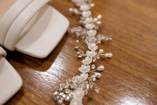 Detalhes de joias com perolas elegante e femininas