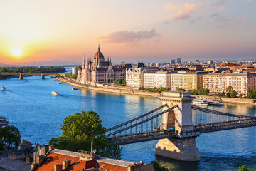 Fototapeta premium Beautiful Budapest skyline view with Parliament and Chain Bridge on the Danube river, Hungary