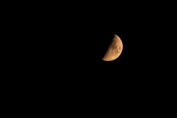 LUNA CRECIENTE AMARILLA