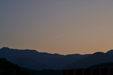 地球の息吹 - シルエットが描く.生命の鼓動