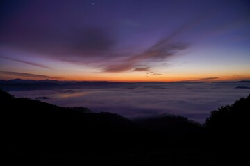 大撫山から見たブルーモーメントと雲海のコラボ情景