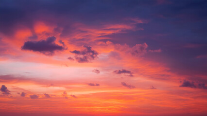 Obraz premium Fiery Sunset Sky with Crimson and Purple Hues