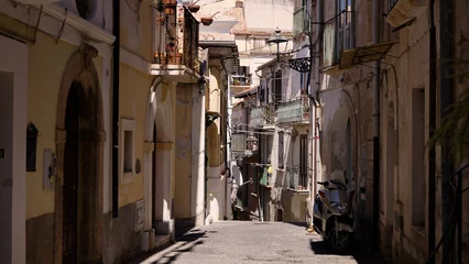 Fototapete Rund Exploring the charming streets of Pizzo, Calabria, with traditional balconies and a parked scooter adding to the Italian atmosphere © 4kclips