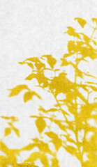 リアルな葉っぱを金箔で描いた、和風のシルエットアート