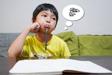 勉強がわからなくて困っている男の子の子供