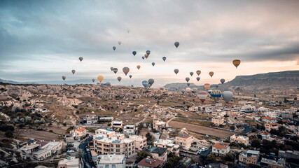 Obraz premium Aerial Panorama of Göreme and hot air ballon, Cappadocia, Turkey