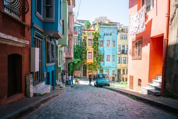 Fototapete Rund Colorful Streets of Balat District in Istanbul, Turkey © Patrick.W