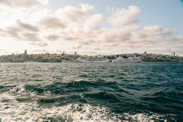 Obraz premium Bosphorus Strait with Mosque Across the Water, Istanbul, Turkey