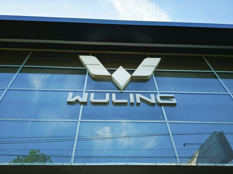 Kediri, Indonesia-June, 08 2025-Wuling Motors logo at showroom, a Chinese car brand that is rampant in Indonesia
