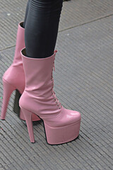 Botas color rosa en la marcha LGTBIQ+ CDMX