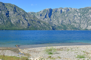 Green hils and mountains looking over the Bay of Kator