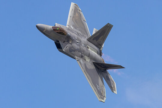 A United States Air Force F-22 Raptor performs at an airshow.