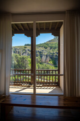 Vista de la ciudad medieval de Cuenca, situada en los acantilados en España.	

