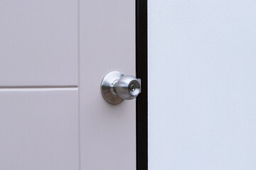 Metal door knob Made strong, stable of aluminum metal attached to wooden door white, does not rust...